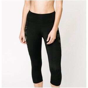 NWOT Women’s Zyia Active Size 6-8 Black Cropped Leggings Camo Reflective Pocket